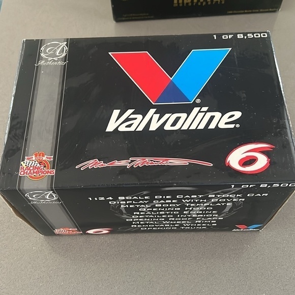 Mark Martin #6 Valvoline Zerex Racing Champions NASCAR 1:24 Diecast - Picture 4 of 8